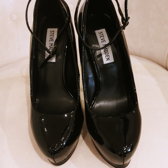 STEVE MADDEN Black Patent Platform Heels - Picture 5 of 7